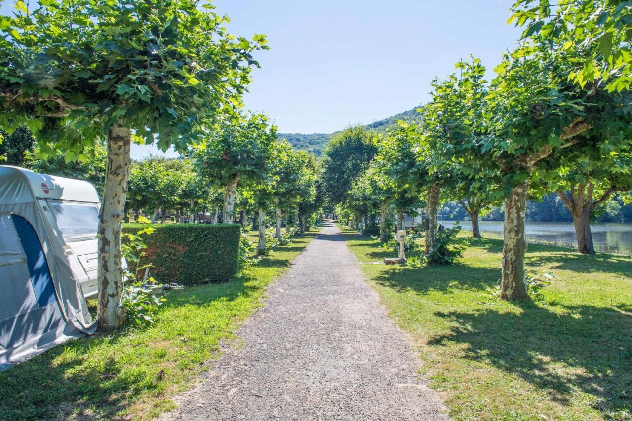 Camping Le Chateau Du Gibanel Saint-Martial-Entraygues Экстерьер фото