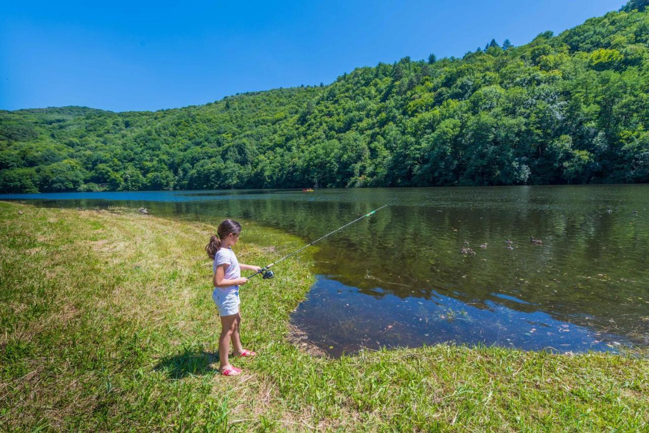 Camping Le Chateau Du Gibanel Saint-Martial-Entraygues Экстерьер фото