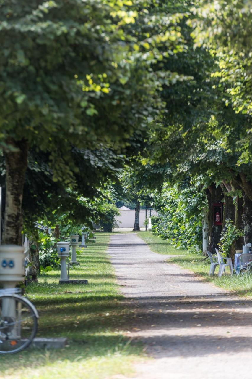 Camping Le Chateau Du Gibanel Saint-Martial-Entraygues Экстерьер фото