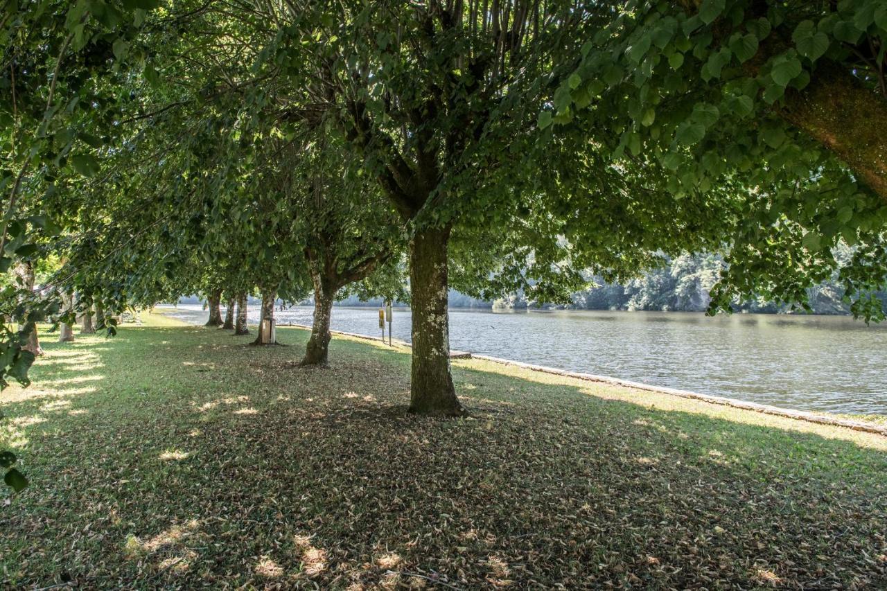 Camping Le Chateau Du Gibanel Saint-Martial-Entraygues Экстерьер фото